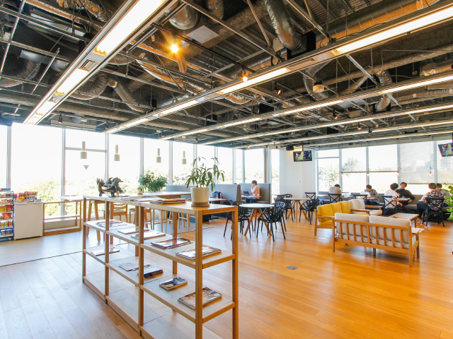 同社の1作目は1000万ダウンロードを記録したスマートフォン向けゲームの『スマッシュ＆マジック』