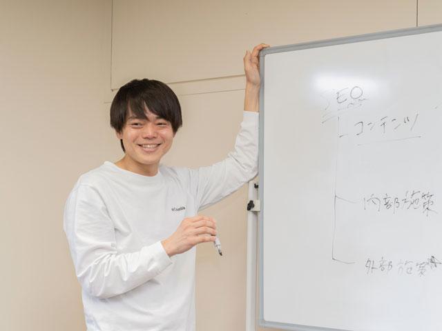 同社の魅力は、大きな権限を持って責任ある仕事に携わりながら成長できることだ。代表に近いポジションで働きながら、Webマーケティングや経営について学べるのも大きな魅力の一つ。