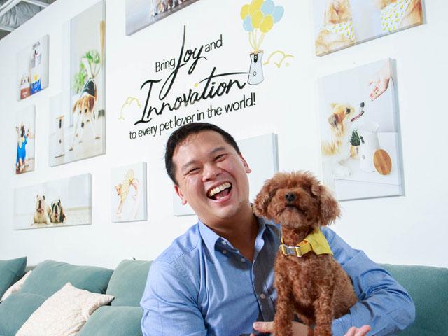 ドッグオーナーであれば、「お留守番している愛犬の体調が心配」「私が留守の間は何をしてるのか？」と一度は感じたことがあるだろう。「Furbo」は、そのような悩みを解消するドッグカメラだ。