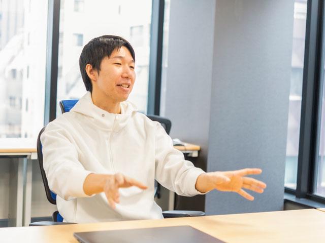 低価格を貫くため、効率性を第一に重視した少数精鋭体制と、個人を最大限尊重する風土がある。