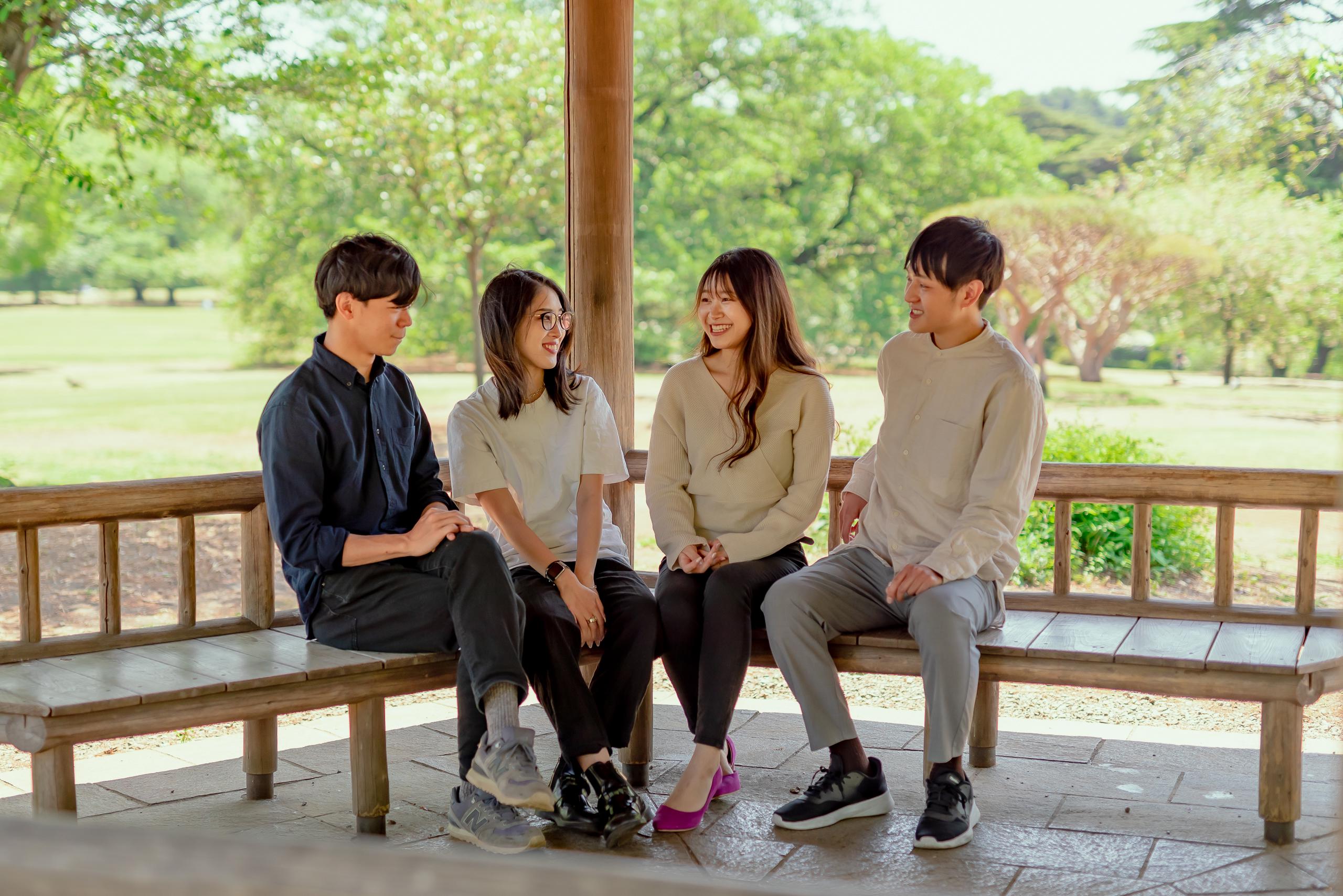 男女比は5：5。平均年齢は30歳と男女関係なく、活気あふれるメンバーが活躍しています。