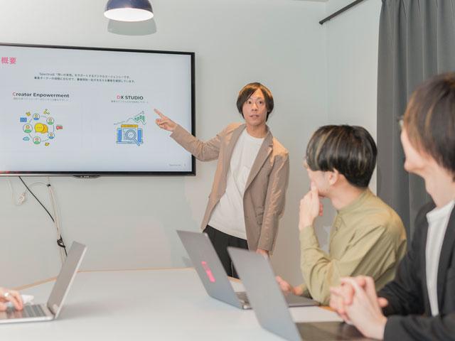 「技術(スキル)を手段と捉え、自ら何かを切り開いていきたい」という思いと、ポジティブな考え方を持った人が多いです。