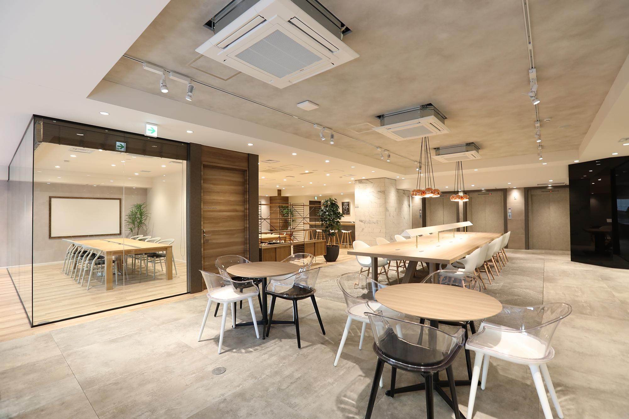 本社は東京都新宿区にあり、大阪市、名古屋市にも研修施設を置き、シンガポールや台湾など海外でも店舗を展開している。