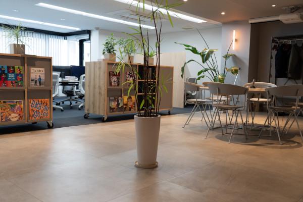 こだわりのオフィスは社員の働きやすさを強く意識。イベントやワークショップ専用フロアがある。