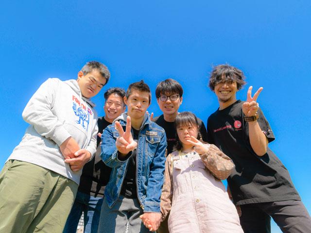 同社は大阪に本社を置いているが、設立当初から完全フルリモートを採用。エンジニアもカスタマーサクセスも全国各地に散らばって、それぞれの土地で働いている。採用においては理念共有を大切にしている。