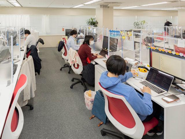 社内開発事業では、パッケージのカスタマイズ業務等を手掛ける。エンジニアの案件希望は最大限聞き入れている。
