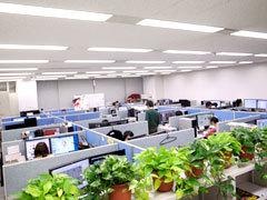 ☆仕切りで分かれた明るいオフィス☆