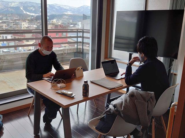 長岡のサテライトオフィスの様子。フルリモートでの勤務も可能となっている。