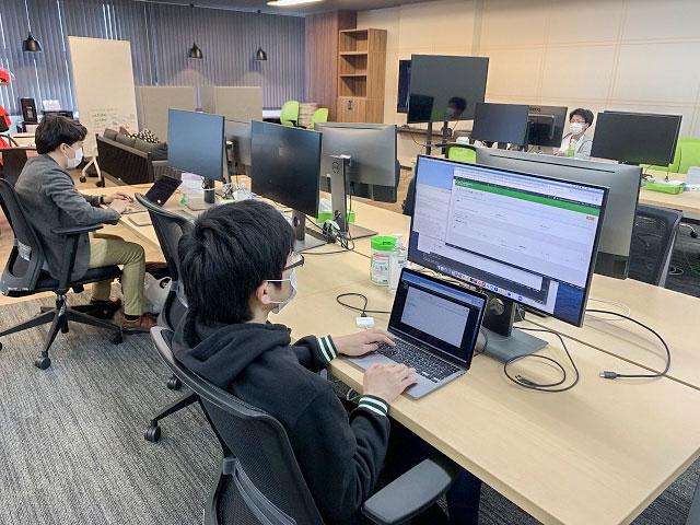 最新のアーキテクチャを取り入れたWeb・スマートフォンのアプリケーション開発を軸に展開する。