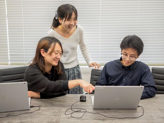 同社の特徴は、社員の殆どが最前線で活躍する現役のエンジニアであることだ。