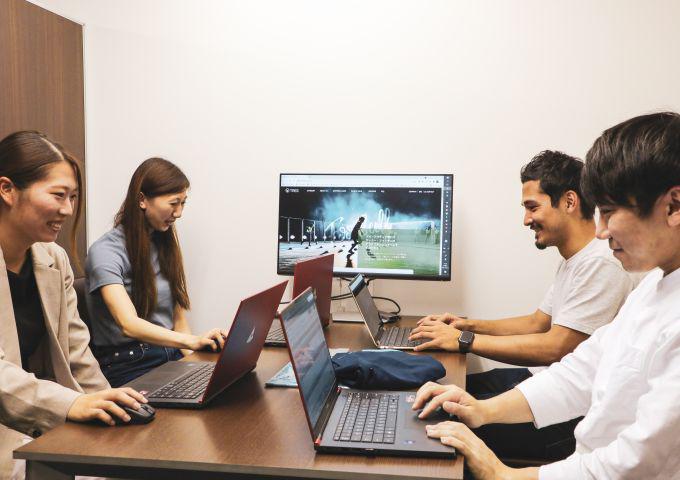 営業担当とWEB担当が一丸となってサイトの改善に日々取り組んでいます。