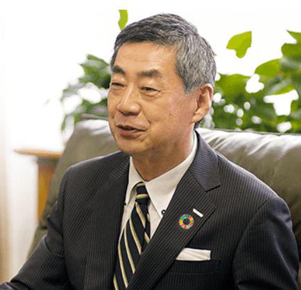 代表取締役社長　更家悠介