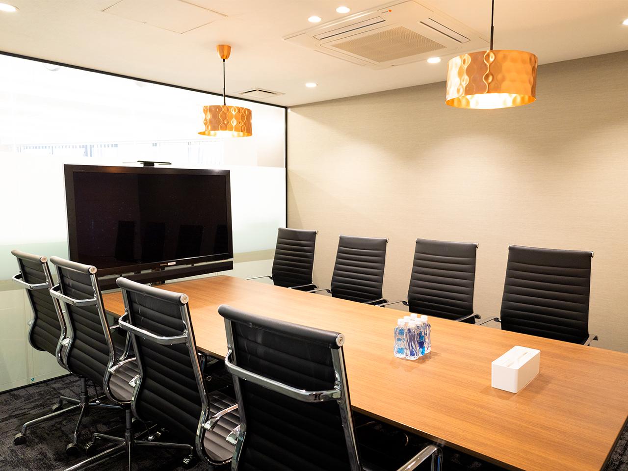 50インチモニター設置の会議室
