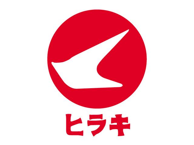 大ヒット商品『180円スニーカー』で有名な同社は、自社企画開発の靴を中心に衣料や生活雑貨の通信販売、店舗販売を手掛ける会社だ。