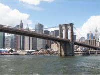 ブルックリン橋は「架け橋」になりたいという<br />想いがこめられている