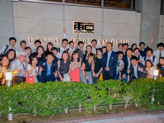 ストックオプションやプロフィットボーナス（業績賞与）によって、成果を上げた社員に待遇面できちんと応えている。