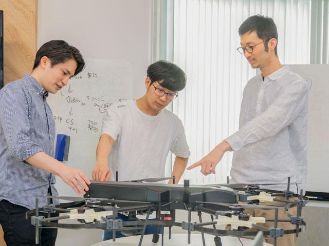社会インフラDXのリーディングカンパニーとして、産業用ドローンをはじめ、ロボティクス技術を活用したソリューション提供を行う。