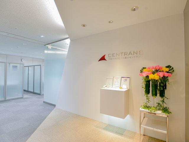 正社員雇用を基本にする常用型派遣で、未経験からシニア世代まで幅広く雇用し「定年による引退年齢を決めない会社」を目指す。