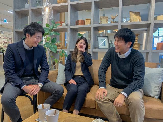 社内は明るく和やかで、社長との距離も近い。上場準備中とあって労務管理面も整っている。残業は平均月10時間程度と極めてホワイト。