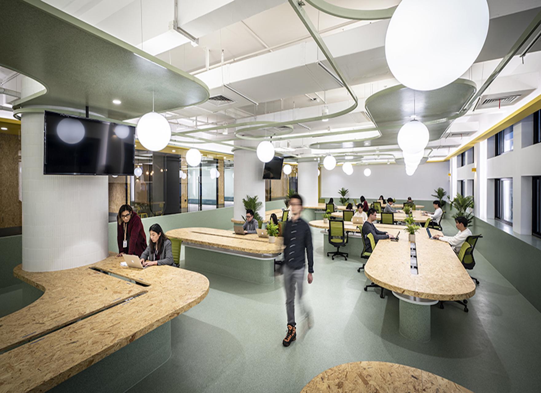 日本人、中国人、アメリカ人をはじめとする、様々なバックボーンを持ったがメンバーが在籍している。異なる文化が融合するオフィスやチャットでは、互いの言語や思想の歩み寄り、相手の立場を思いやる気持ちが育まれている。