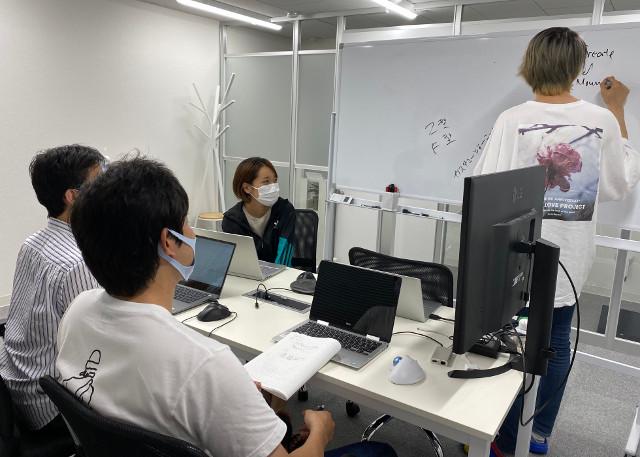 みんなの『こだわり』がつまったシステムつくりを行うため、プロジェクト毎のフィードバックにも注力しています。