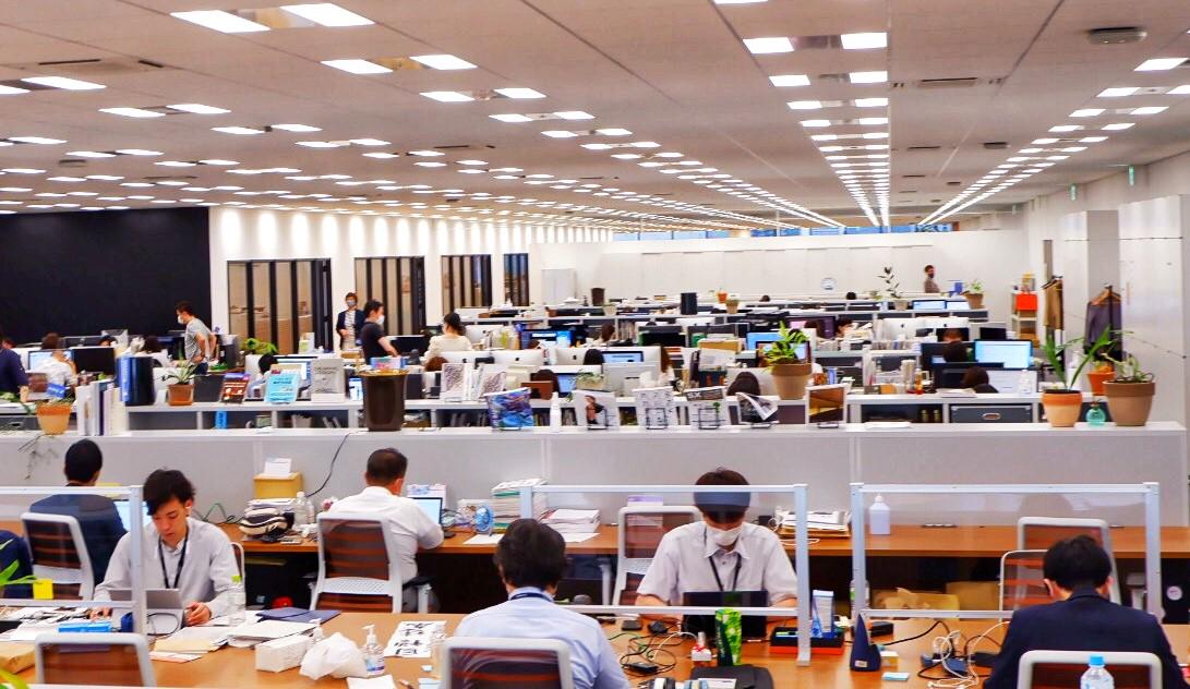 大伸社ディライト・ビジネスコンサルティング部のメンバーは30名弱。営業系スタッフを中心に構成されており、顧客の課題発見からの提案を行っている。