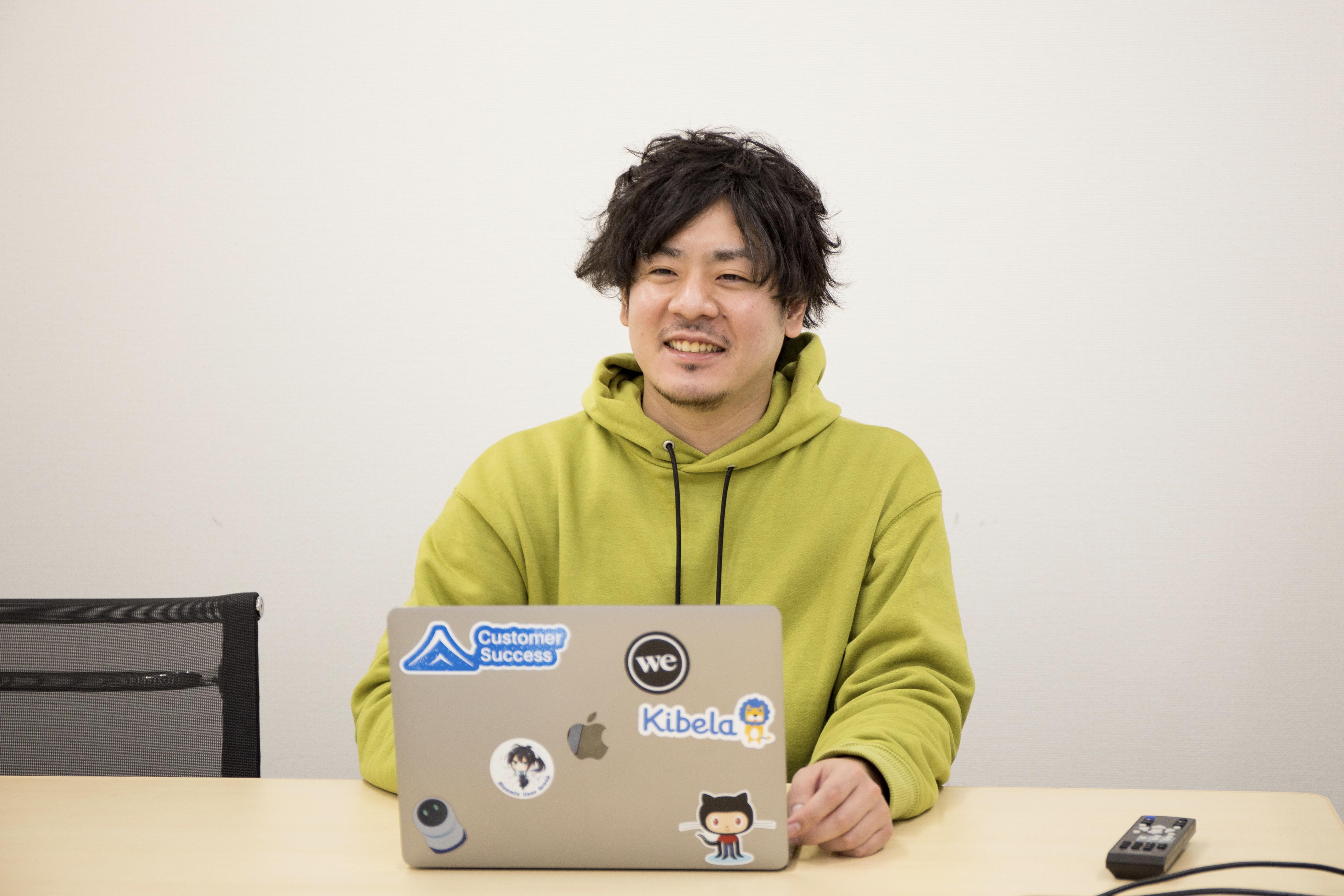 フラットで意見を出し合える環境。社員の働きやすさに常に挑戦している。