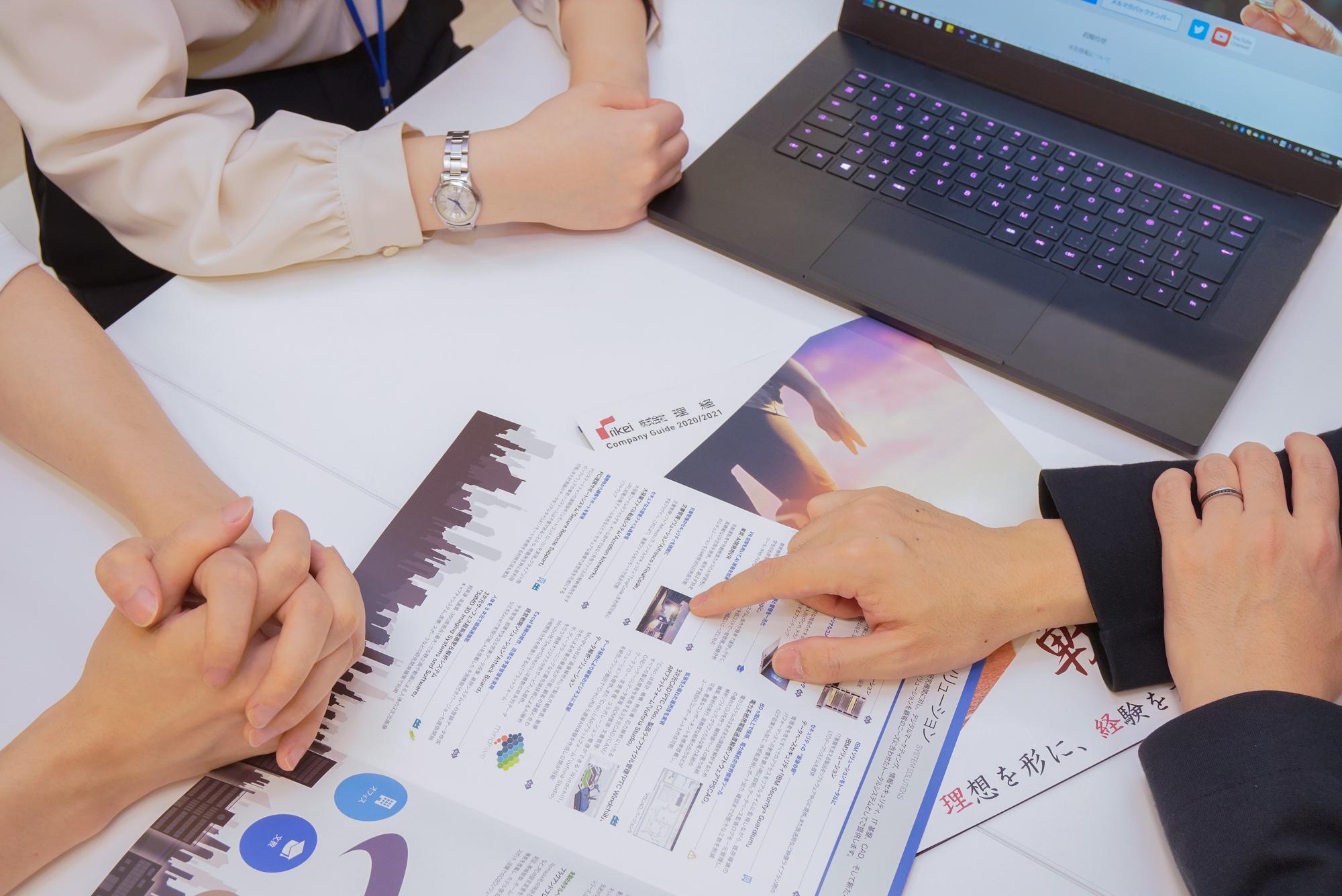 上場企業という安定した環境と、ベンチャー企業のようにチャレンジングな環境の両方を兼ね備えているのが同社の特徴だ。