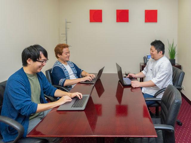 案件ごとに契約する業務委託ではなく、正社員として雇用し、安定的に働ける環境を用意。