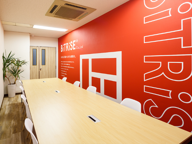 壁⼀⾯に描かれたビットライズの制作に対するポリシー。我々は常にポリシーを⼤切に⽇々制作に取り組んでいます。