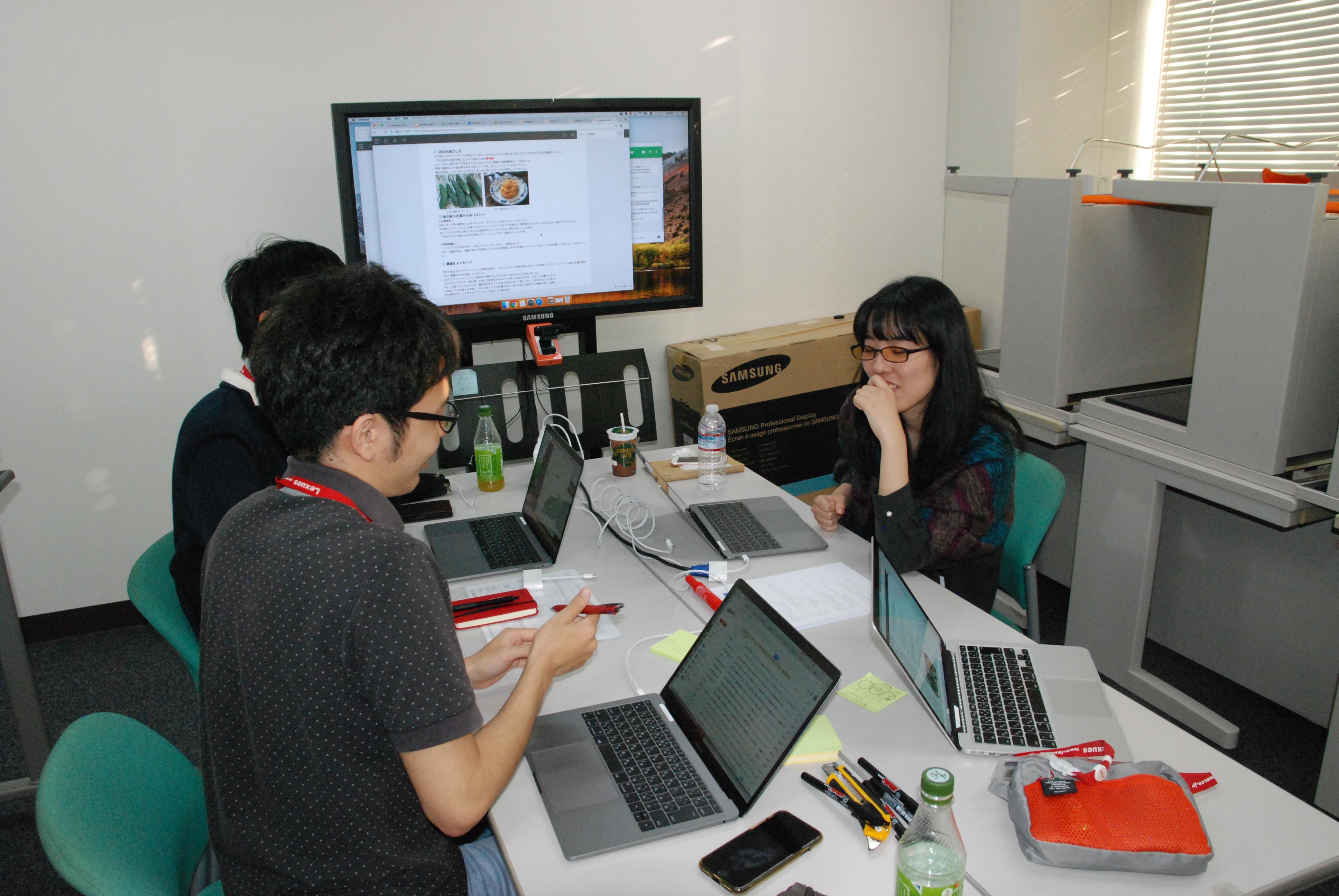 20代、30代の若手人材が多数活躍中！オフィスはワンフロアで、業務の合間に談笑が生まれます。