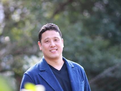 デジタル変革を「伴走」型で支援する「DXサービス」、顧客体験価値を事業成果に繋げる「CXデザイン」、デジタル営業を育成する「シナリオ営業トレーニング」を軸としている。代表の小貫氏を中心に展開している。