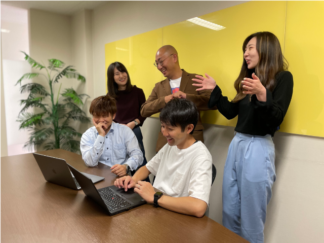 スタートアップだからこそ、年齢に関係なくキャリアアップや様々な経験を積むことができるのもREGAINの魅力だ。各センター、部署を一つの会社のように扱っているため、若いうちから経営やマネージメントを学ぶこともできる。