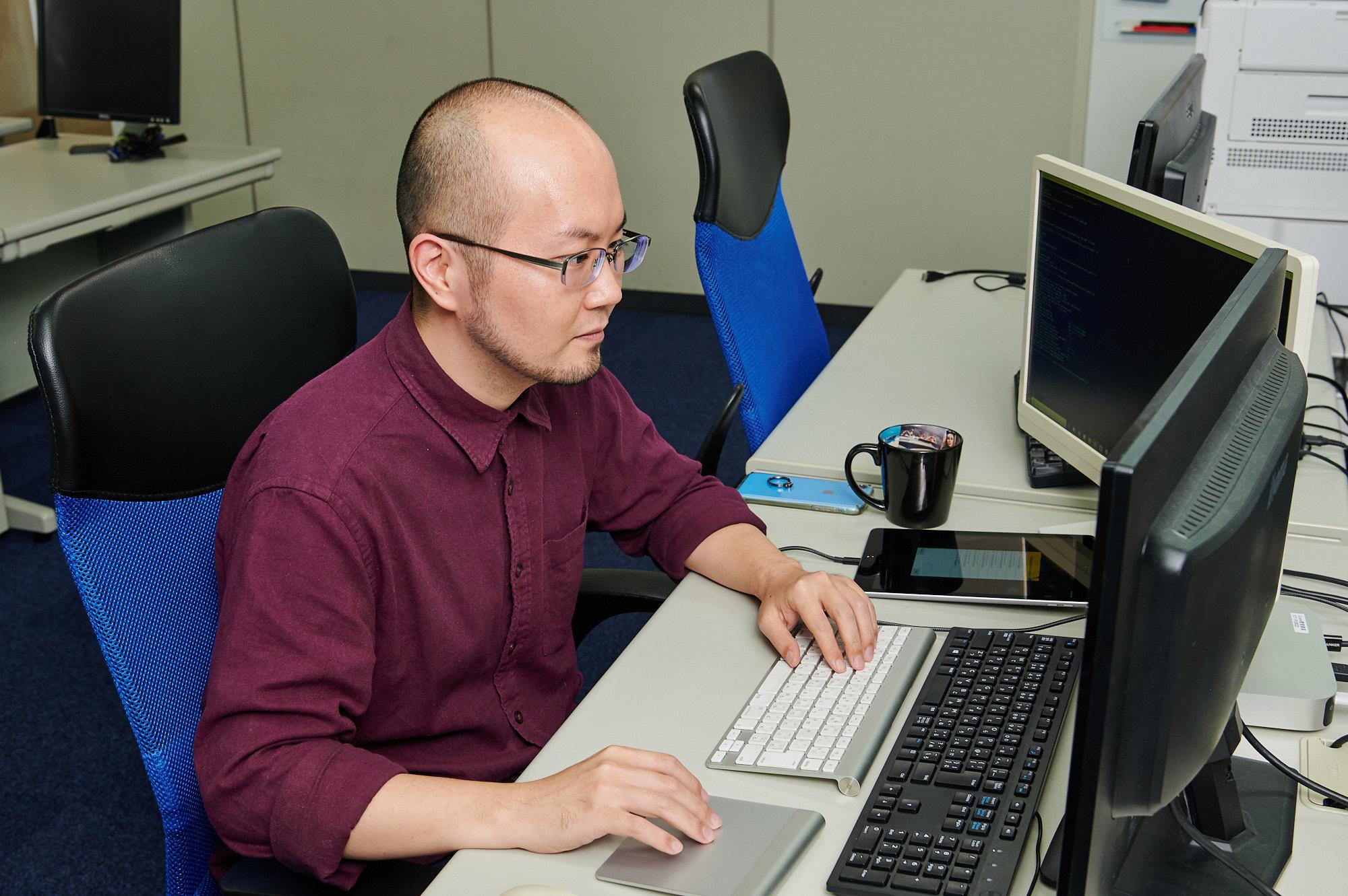 デュアルディスプレイで快適な環境