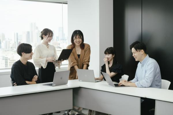 募集している求人：ビジネス職オープンポジション｜受発注のインフラを一緒に目指しませんか？/ ”まっすぐ”なカルチャー / 週2リモート可