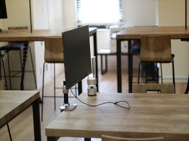 社内では決算書を開示し、社員ならば誰でも閲覧できる。数字をオープンにして、明確な取り決めに沿って利益を分配している。