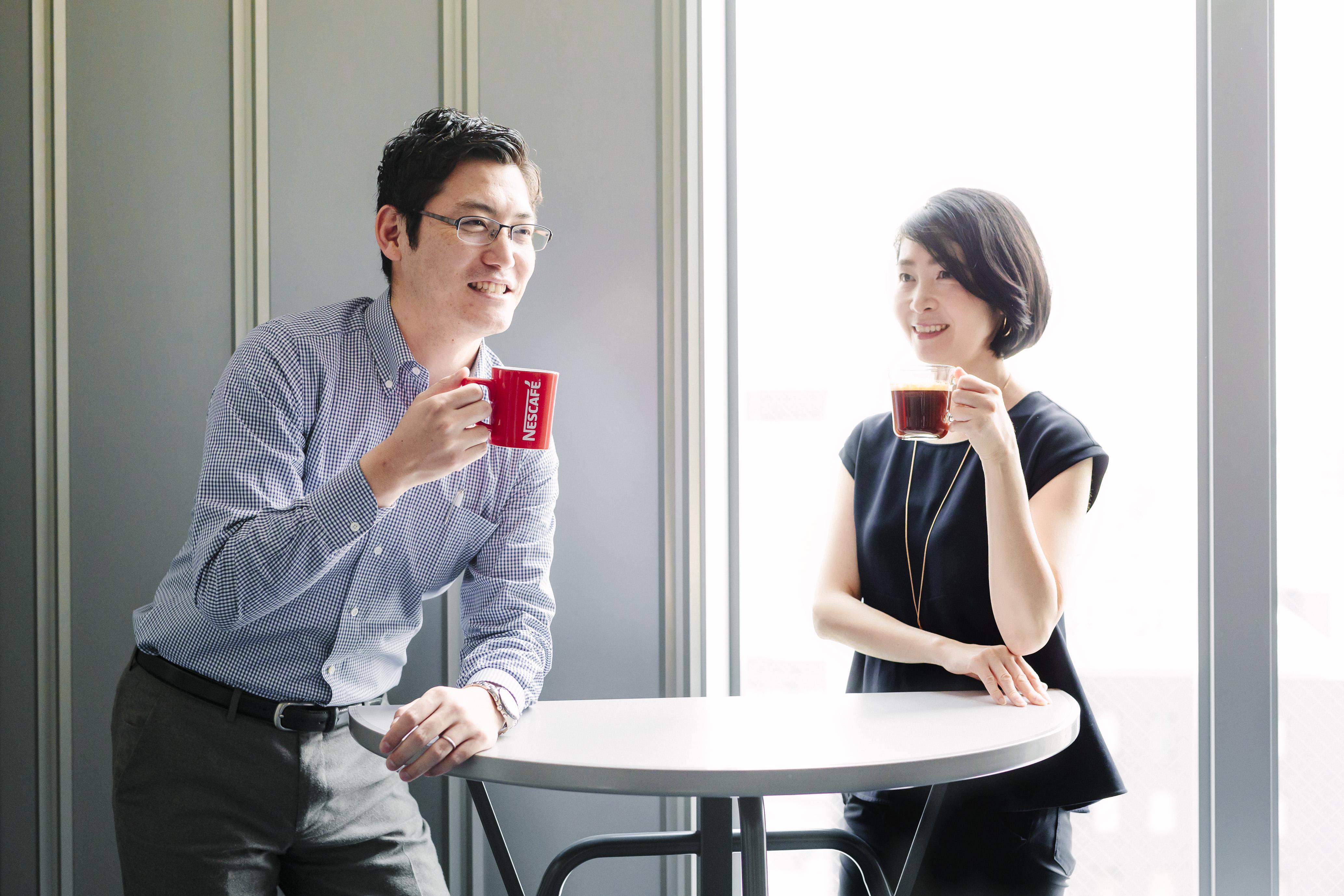 テレワークを活用したフレキシブルな労働環境や育児支援サポ―トにも、感染症の影響拡大前から取り組んでいる。時間や場所を気にせず働ける環境なので、共働きの奥さんと協力し、仕事と四人の子育ての両立を実践している男性社員もいる。