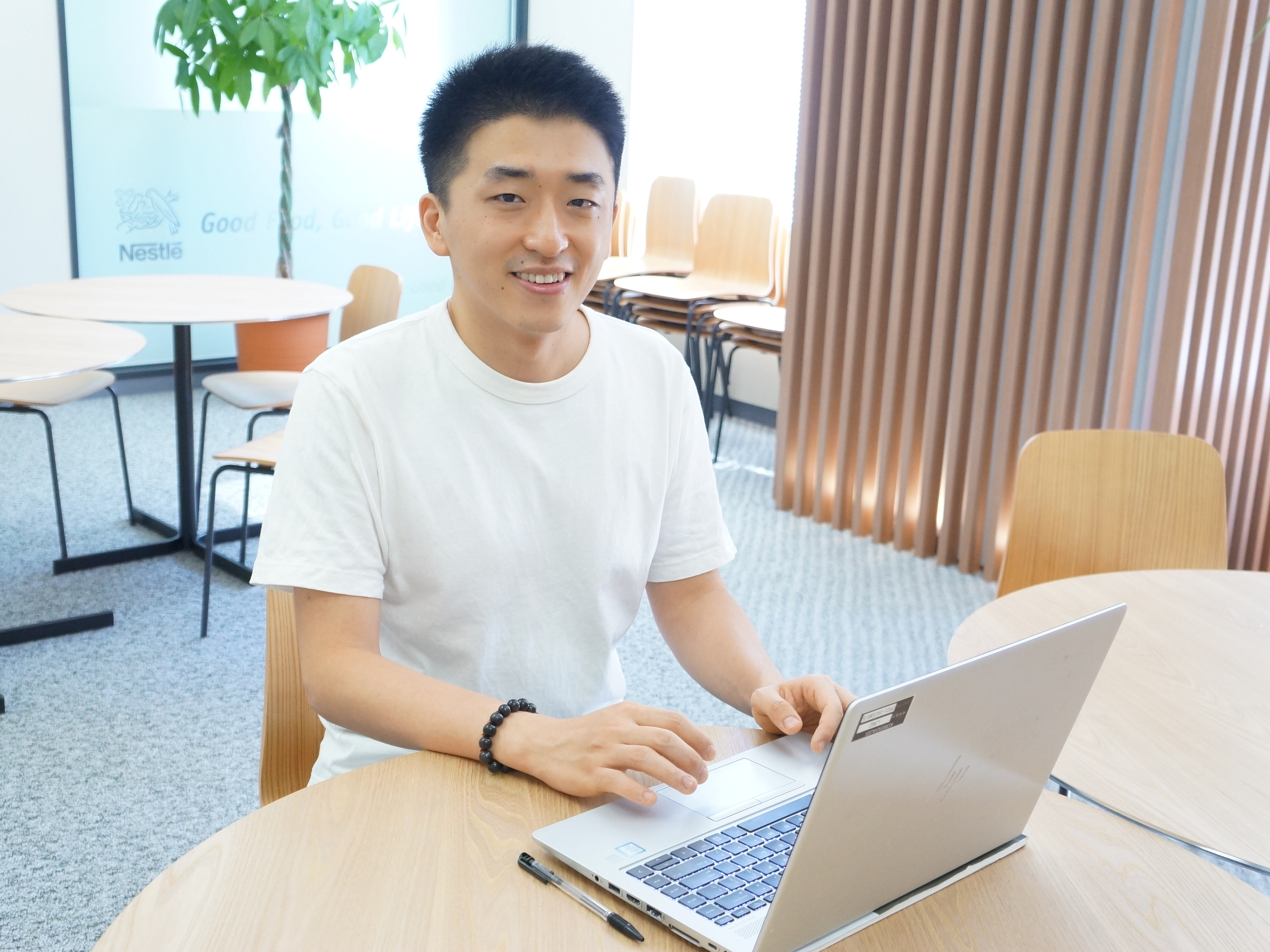 求める人物像は、日々変化する顧客の課題解決に応えるため、新たな“イノベーション”を起こせる人、そして、チームの中で“リーダーシップ”を発揮できる人だ。
