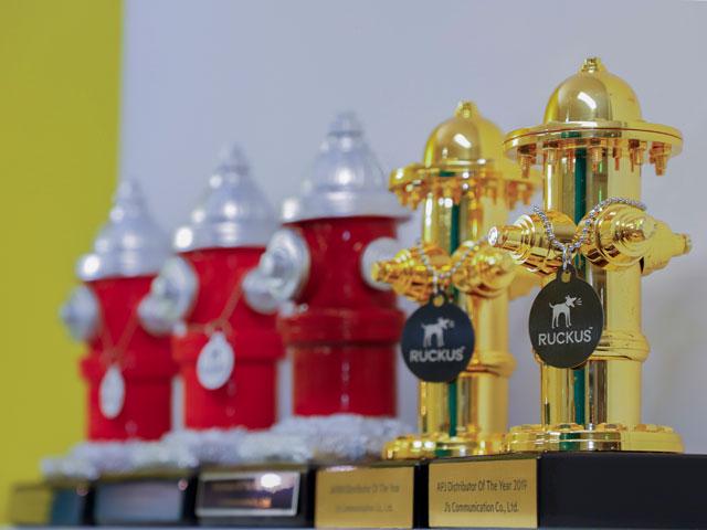 海外ベンダー約30社の最先端製品のほか、自社製品を取り扱う。