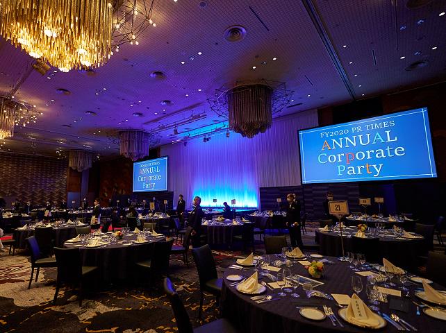 半期に1度、社員総会を開催。すべての雇用形態を対象に、個人賞・チーム賞の表彰をおこないます。

MVPは、制限時間3分のピッチの末、当日の部門長投票によって決定します。

感染症対策を徹底しながら、オンライン/オフラインのハイブリッドで毎期実施しています。