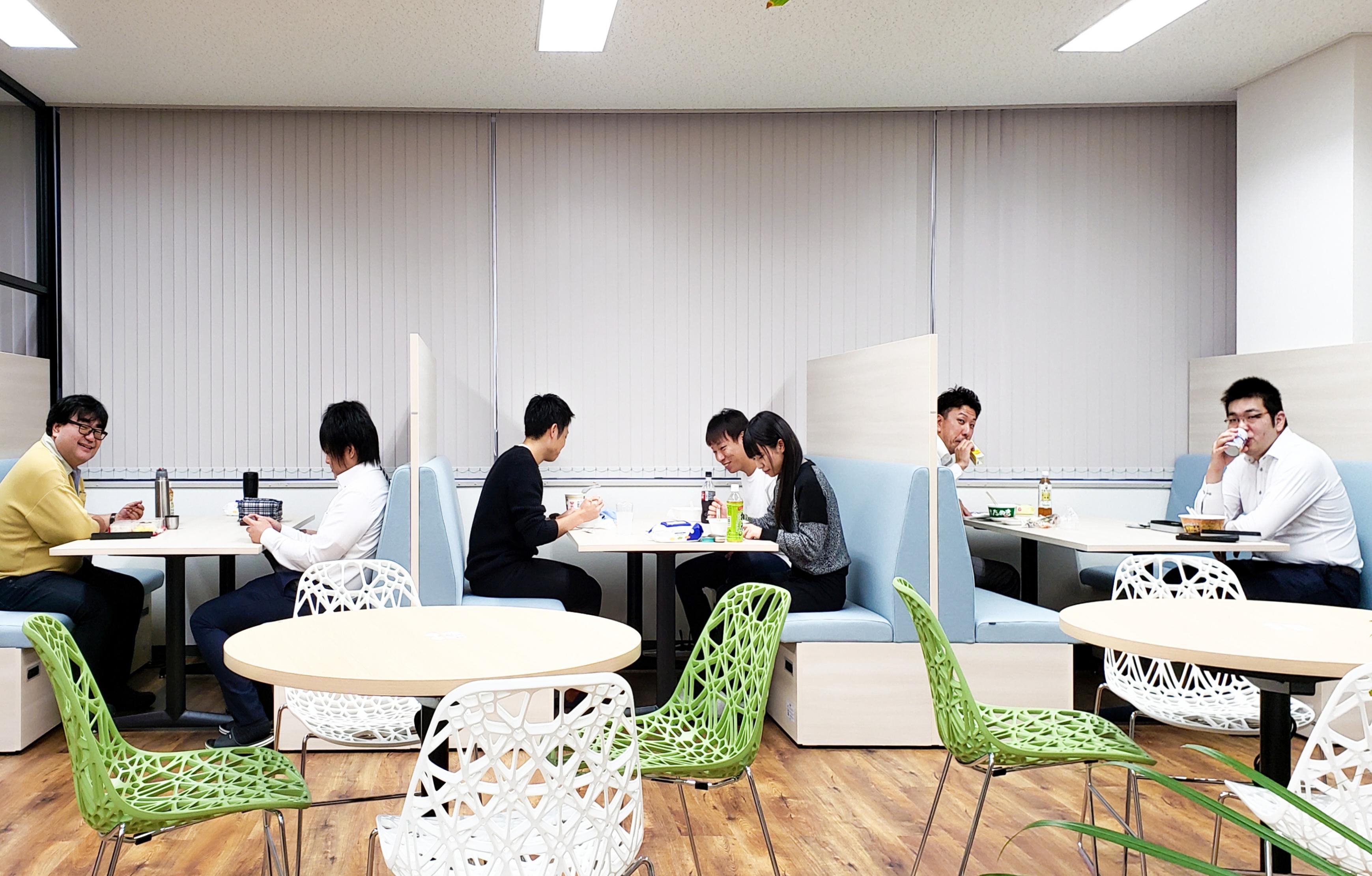 人を大切にする風土づくりにこだわり、社員数100名以上の規模で離職率1％以下という驚異的な実績を誇る。