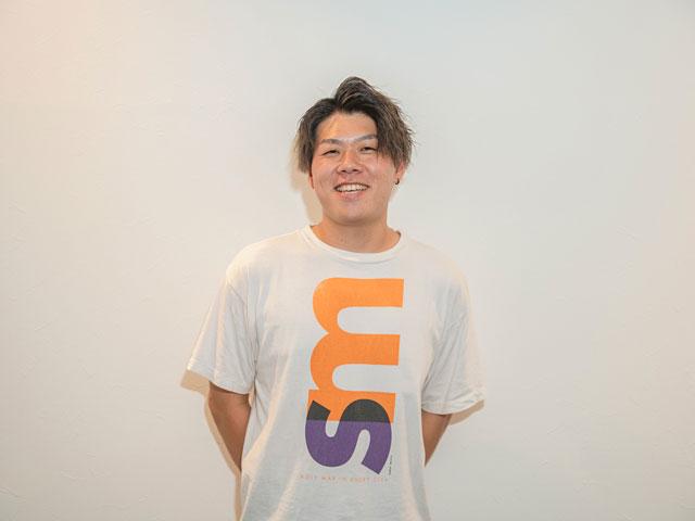 今回の採用では、WEBディレクター、WEBマーケティング、WEBデザイナー、HTMLコーダー等を想定している。性別や資格は問わないが、学歴は高卒以上が求められる。志向性としては、専門性、自立性、独創性の3点を重視する。