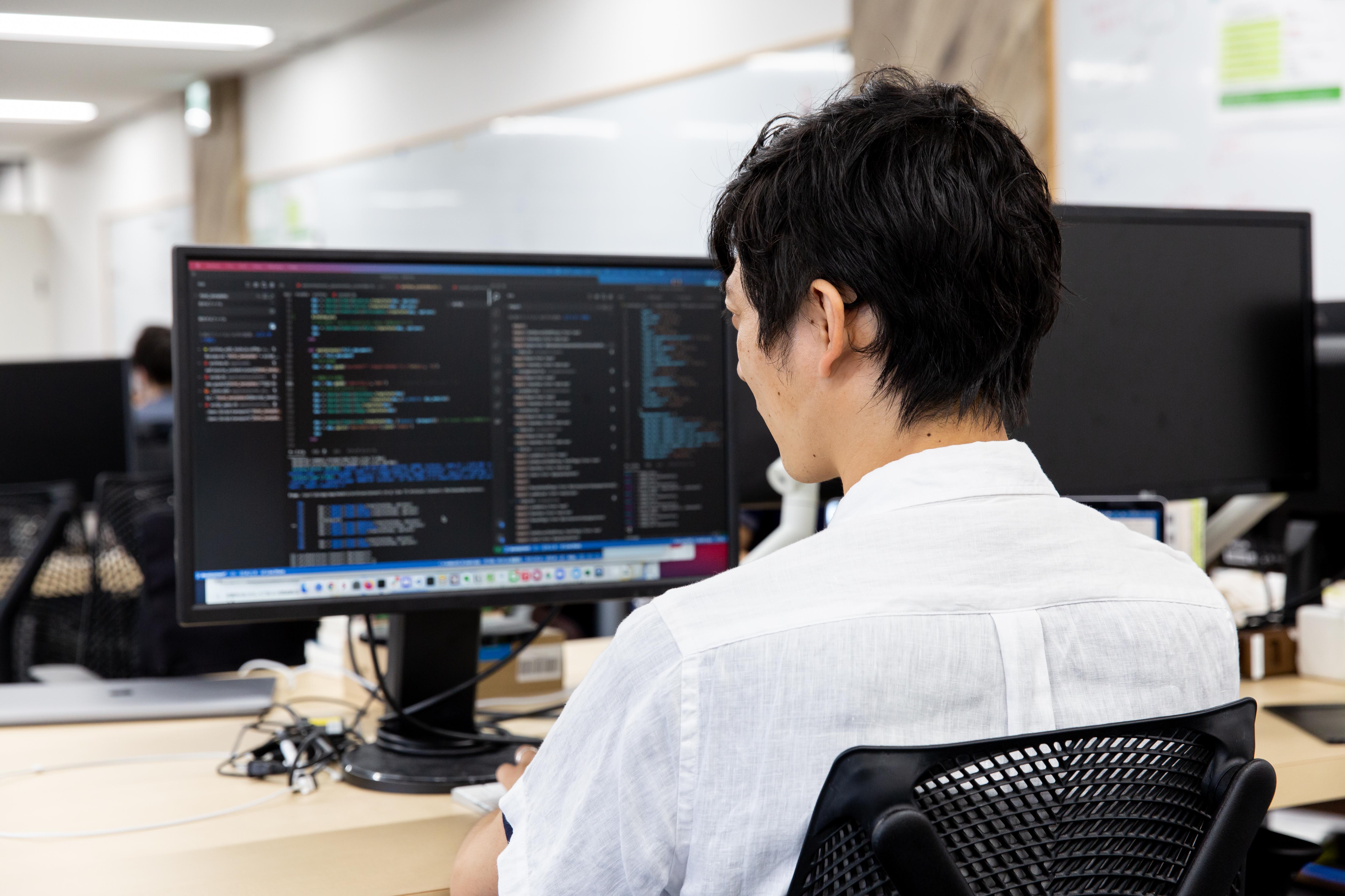 同社は社内にて制作と運営を全て内製化している。質の高いコンテンツを提供し順調に拡大している。