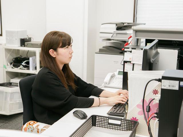 キャラクターグッズなどのニッチな分野に絞り、国内メーカー約200社との直取引で常時5万点以上を揃える。