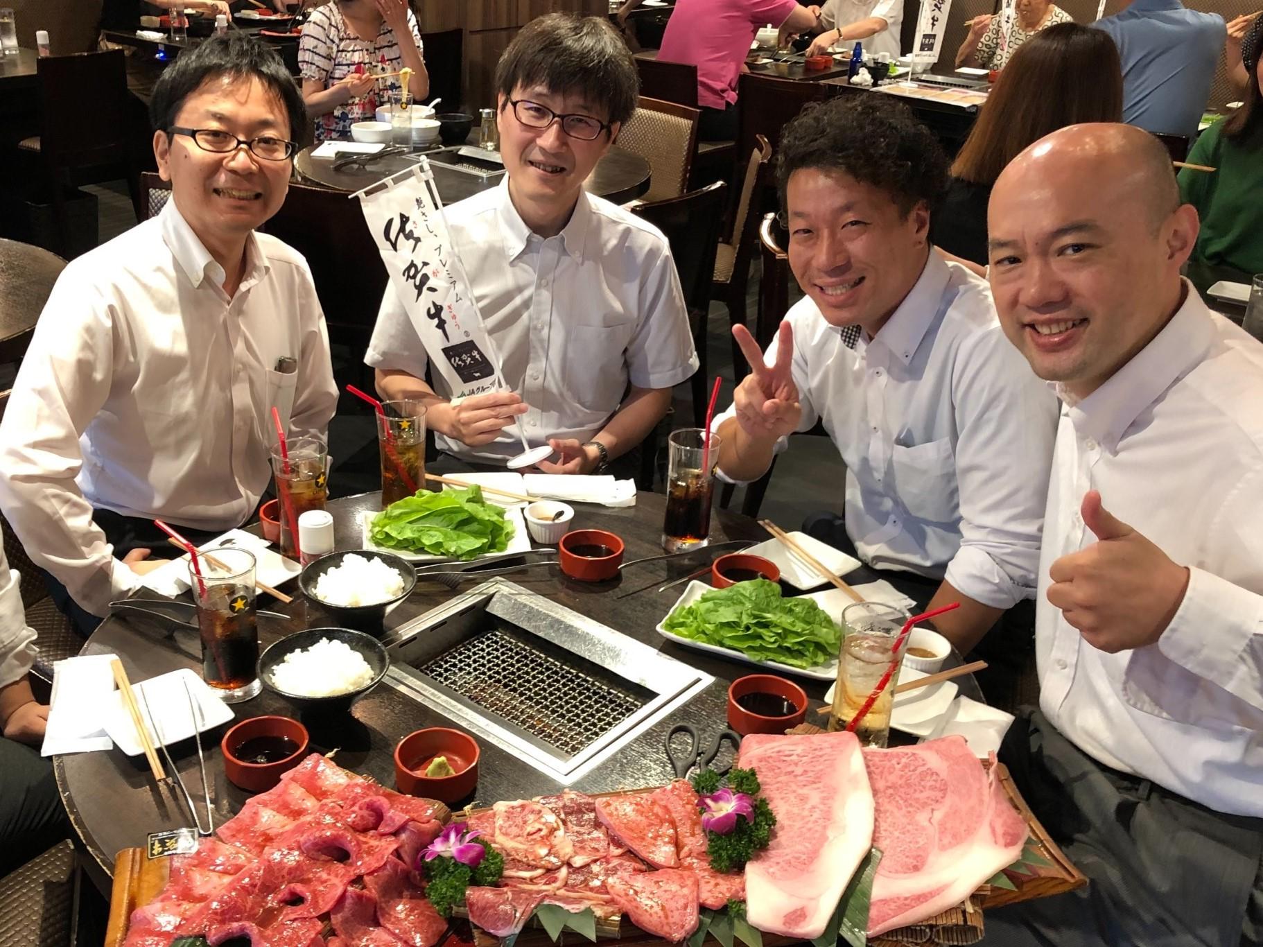 コロナ前は社費での定期的飲み会、食事会などコミュニケーション機会を積極的にサポート。
半期に一回の社内イベントも欠かさない。
