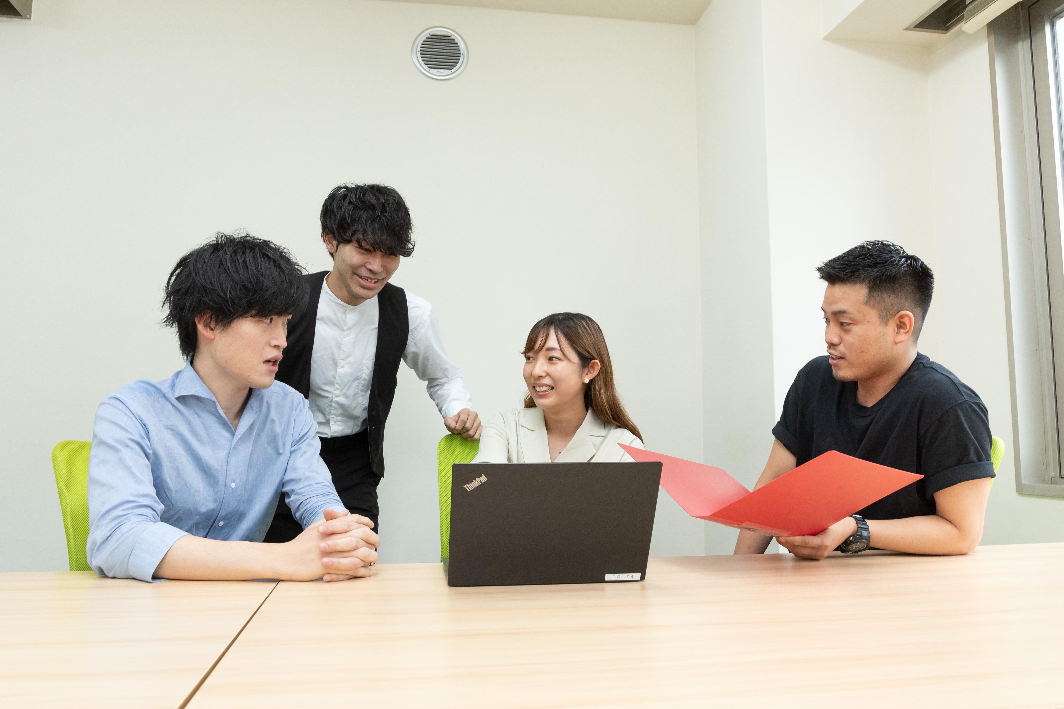 現在は人材紹介サービスや求人広告サービス、人事や労務のクラウドサービスが主な収益源となっているが、新規事業（新たなビジネスモデル）も随時立ち上げが進んでいる。