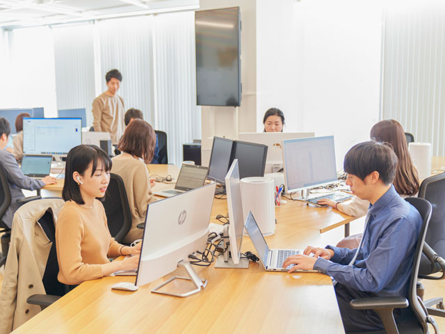 NTTドコモが持つ膨大なデータを活用して、日本初となるインプレッション販売型のデジタルOOHネットワーク事業を実現。