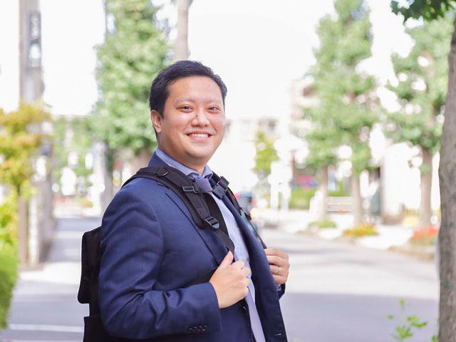 営業の篠原さんは「売上を拡大する上で大切なことは、営業の視点からも企画を考え、提供できるサービスを広げること。実際に中途入社1年目にリリースしたサービスもあります」と話す。