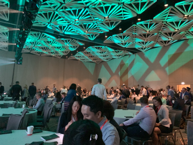 今年と去年はバーチャルに切り替わりましたが、毎年、多くの社員が集まるイベントが海外で開催されています。英語力以上に目立つチャンスが多々あります。