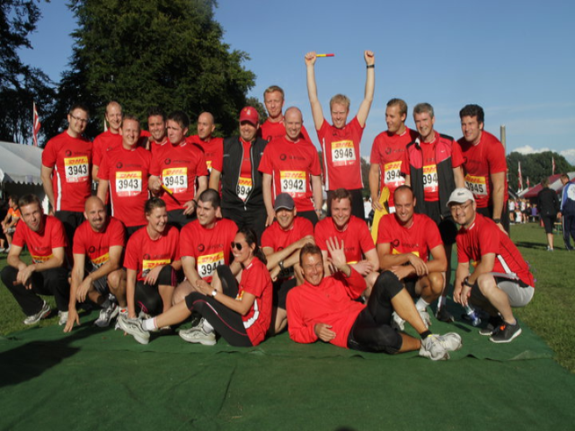 日本法人設立当時のグローバルイベント。デンマーク人だらけの中に、一人だけ日本人がいます。